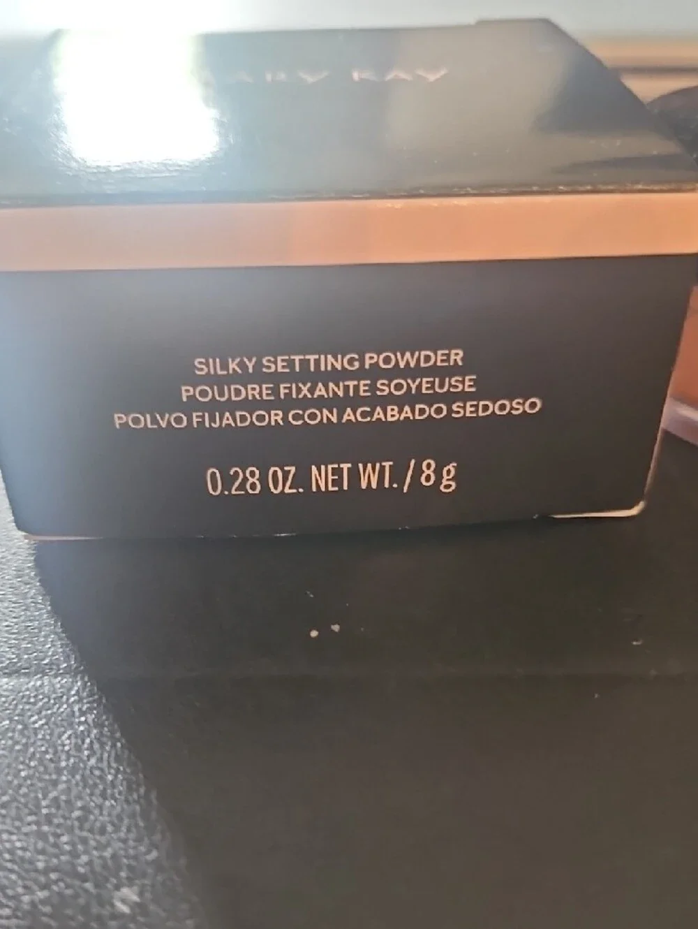 Mary Kay Silky Setting Powder - Light/Med Beige